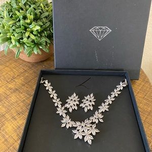 Beautiful costume jewelry set.